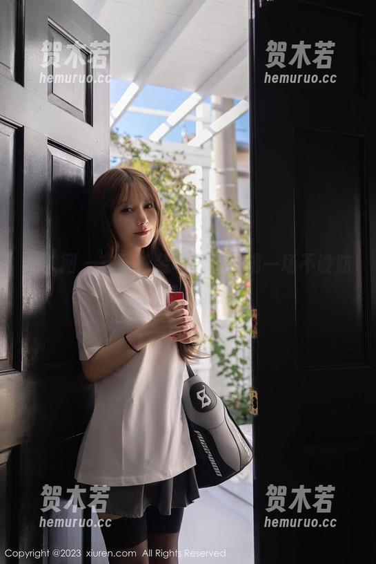 秀人网-玄子 秀人网 - 玄子泳装写真,仿佛一场不设防的视觉诱惑