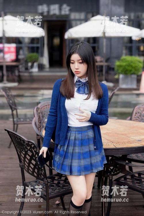 秀人网 - 超级无敌白笑笑学姐写真，要不要一起分享资源？
