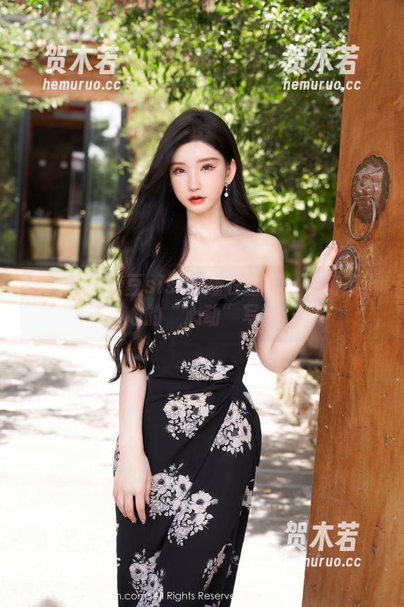 秀人网 - 糖豆sisi的睡衣世界：一场不小心的“心动”写真