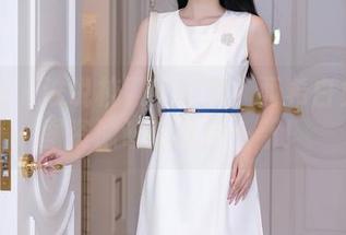 秀人网 - 谁说校服不能美？西希白兔的美图资源让你耳目一新！