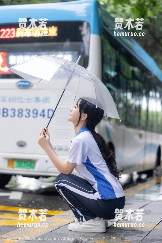 秀人网 - 再遇雨儿1494全套丝袜作品，欲说还休的美好瞬间