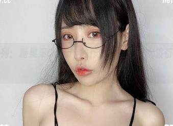泳池系列：糖果果Candy的作品让阳光和水波都失去颜值！