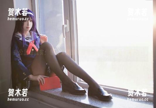 办公室超现实：翎柒菜菜的网盘写真，下载后你会羡慕！