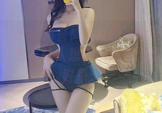 微密圈 - 套图预警！葛征的黑丝网洞袜加抹胸装，简直让人想要沉浸在无圣光的美好里。