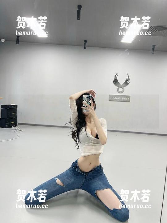 葛征 微密圈 - 下载“葛征酒店对镜”图包,做个快乐的人,只需一键搞定!