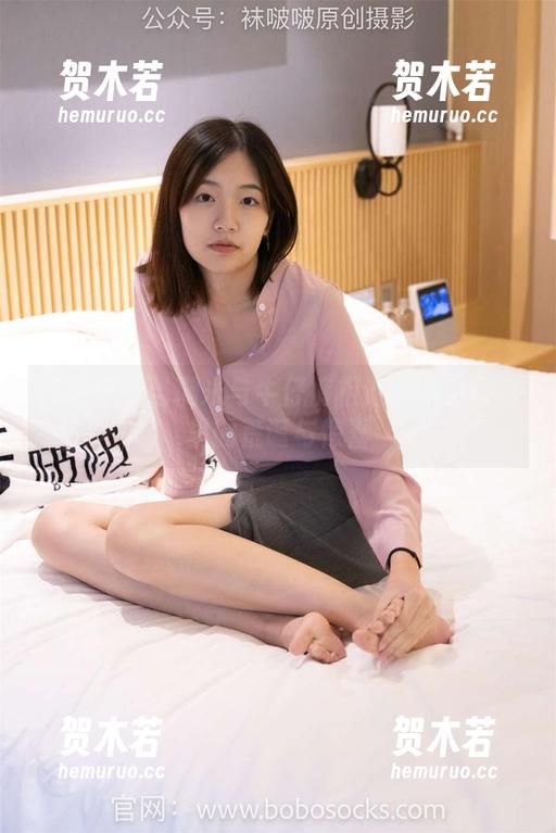 袜啵啵 - 当糯米与牛仔裤相遇：高清写真里的荒诞与惊喜