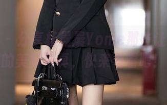 语画界 - 分享杨晨晨Yome那些让人心动的美脚写真，快来看看吧！