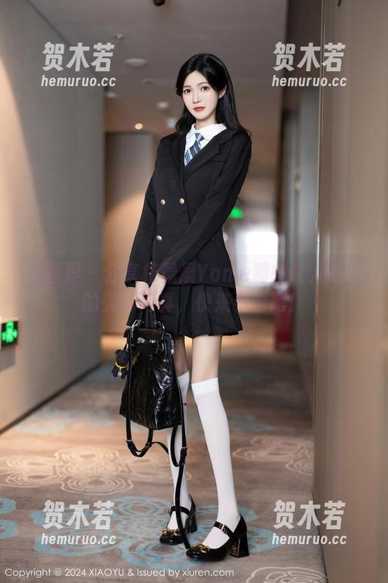语画界 - 分享杨晨晨Yome那些让人心动的美脚写真，快来看看吧！