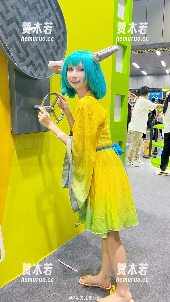 贝儿酱Miki浴室探险：写真图册中的月光与露水