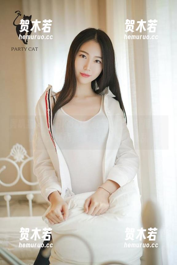 轰趴猫 - 私拍K8傲娇萌萌比基尼：图包中的阳光怀抱，真是让人心烦意乱