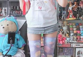 快来看看铭铭kizami兔子女仆cos，跟兔子一起耍酷！？