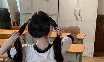 网盘里的阿薰kaOri双马尾写真，真是让人忍不住想说：‘快给我点糖！’