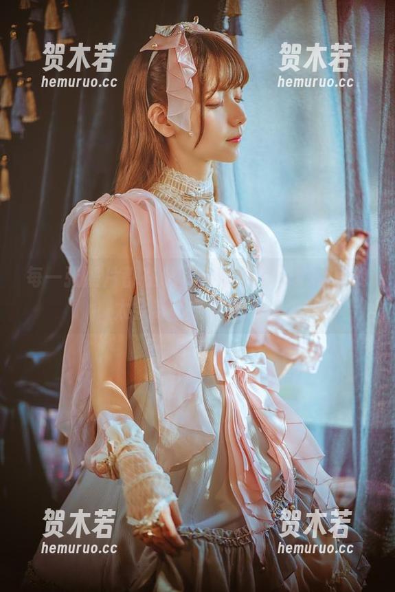 每一张照片都在说，陆卿卿kyokyo真的太会穿蓝色旗袍了！