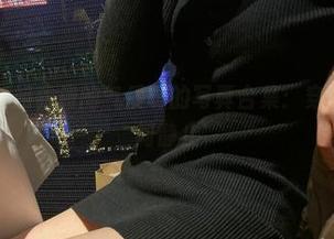 微密圈 - 空姐雅雅的气质呀的写真合集：穿越天际的瞬间静止