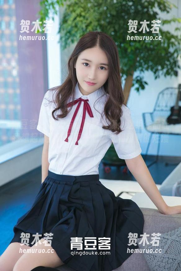 青豆客 - 夏天与欧阳妮娜娜：这组作品让我想起那些随风而来的热浪和甜蜜的烂漫。