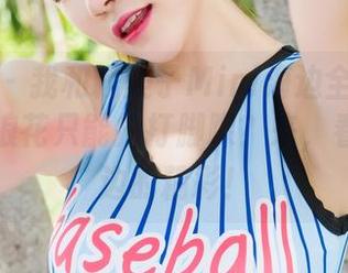 魅妍社 - 我和糯美子Mini海边全套图集：谁说浪花只能拍打脚踝？来，看看这海边的精彩！